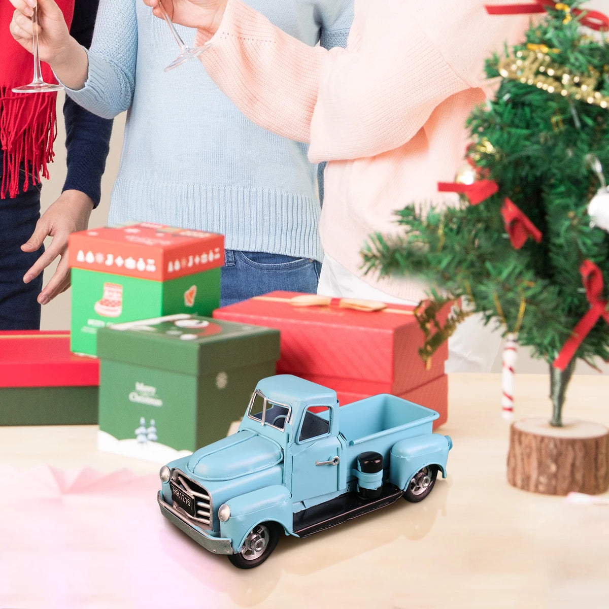 Vintage Red Metal Truck Desktop Decoration A470