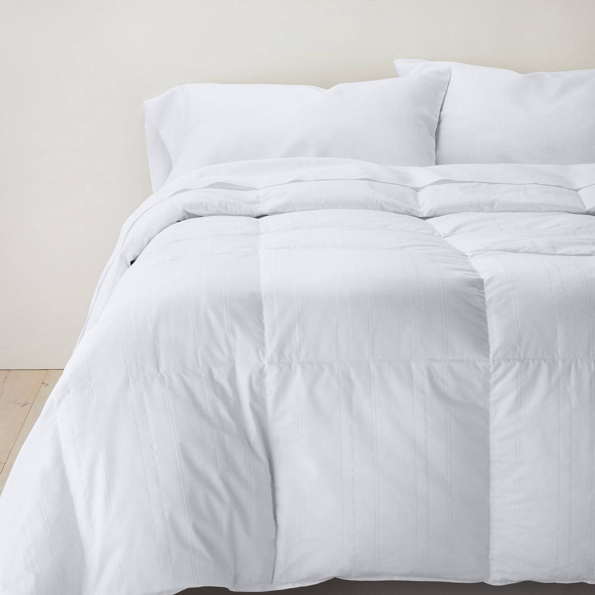 Full/Queen Light Weight 600 Fill Power Duck Down Hypoallergenic Comforter O532232
