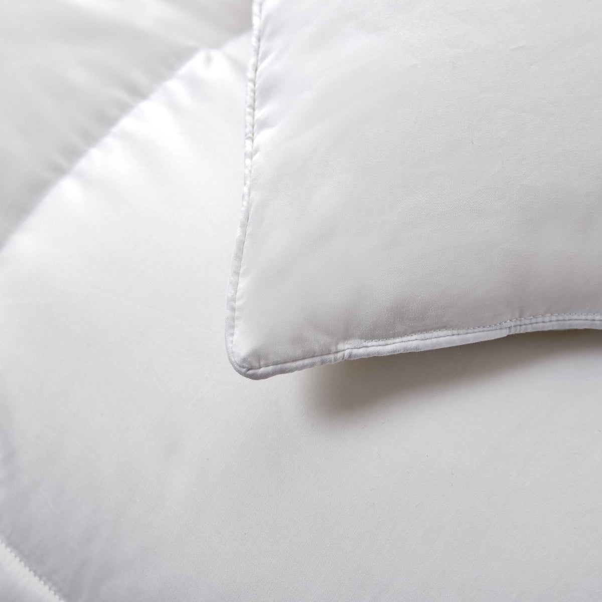 White Down 100% Cotton Comforter Full/Queen J80689